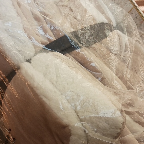 Limited Edition Berkshire Velvet soft/sherpa comforter& shams set/ Full size - Picture 7 of 12